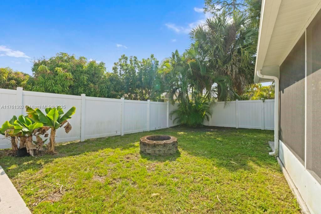 For Sale: $575,000 (3 beds, 2 baths, 1589 Square Feet)