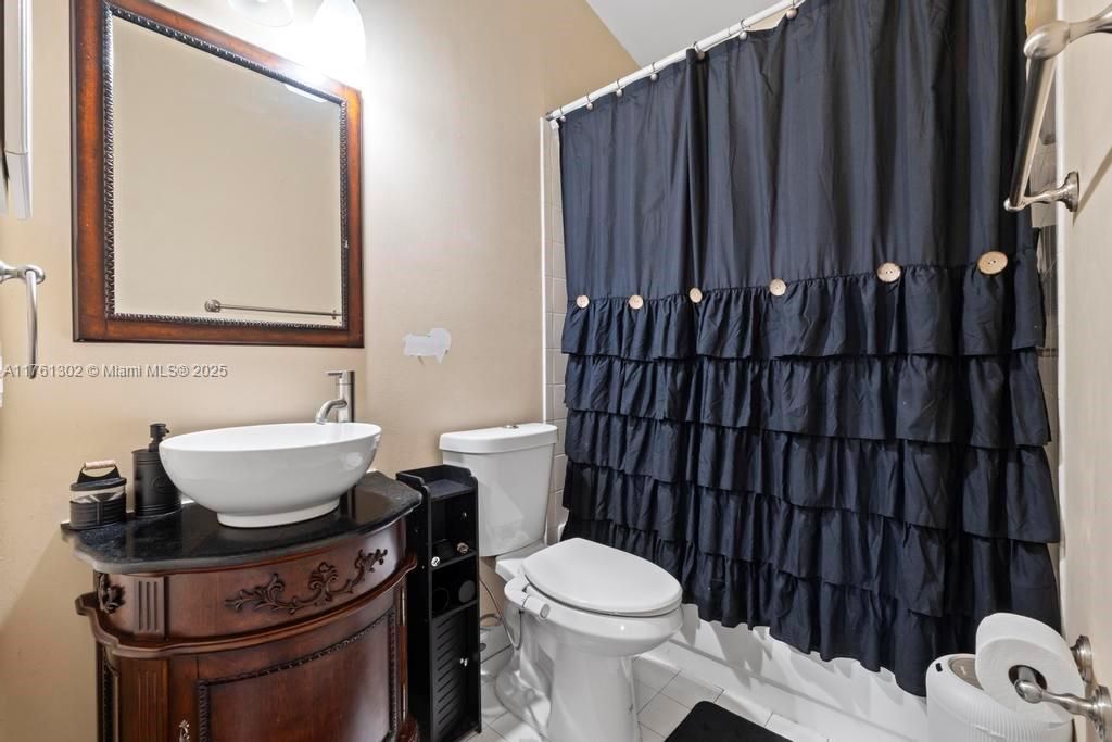 For Sale: $575,000 (3 beds, 2 baths, 1589 Square Feet)