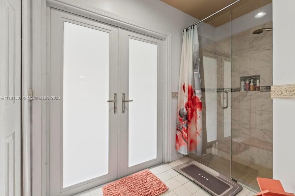 For Sale: $575,000 (3 beds, 2 baths, 1589 Square Feet)