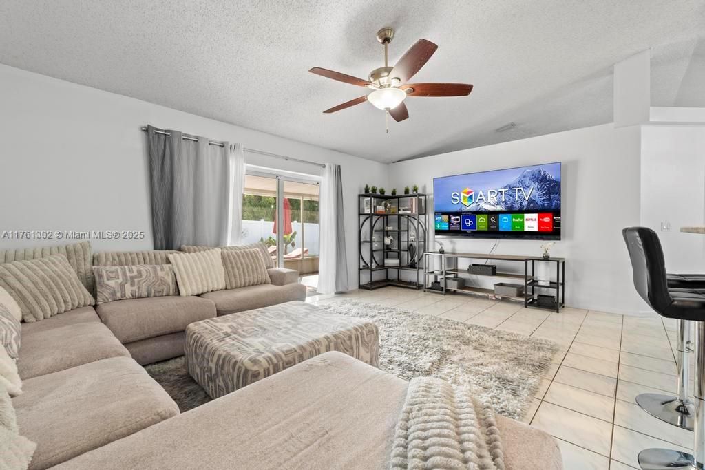 For Sale: $575,000 (3 beds, 2 baths, 1589 Square Feet)