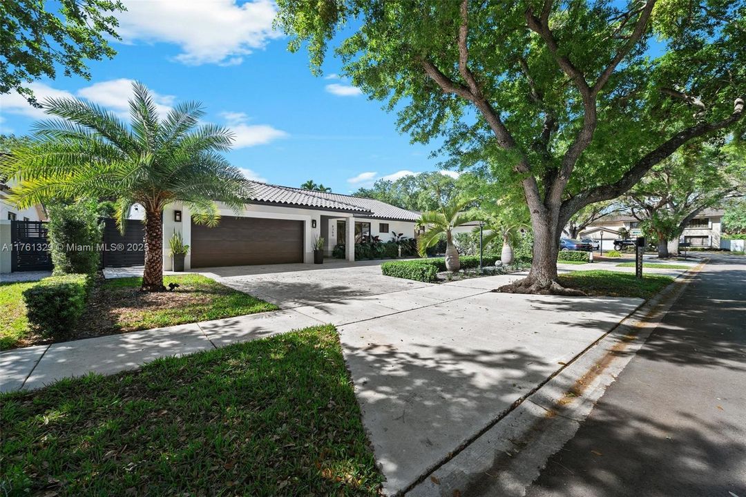 Недавно продано: $950,000 (3 спален, 2 ванн, 1843 Квадратных фут)