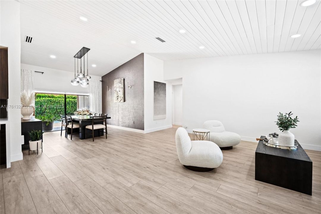 Недавно продано: $950,000 (3 спален, 2 ванн, 1843 Квадратных фут)