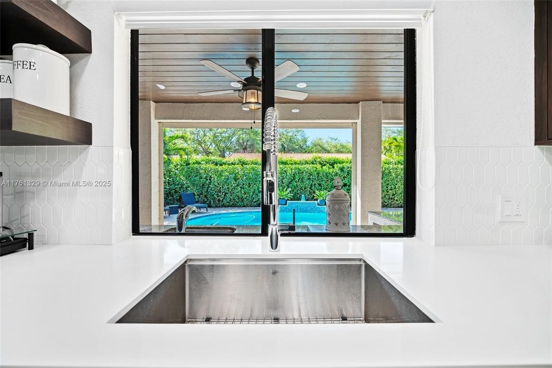 Недавно продано: $950,000 (3 спален, 2 ванн, 1843 Квадратных фут)