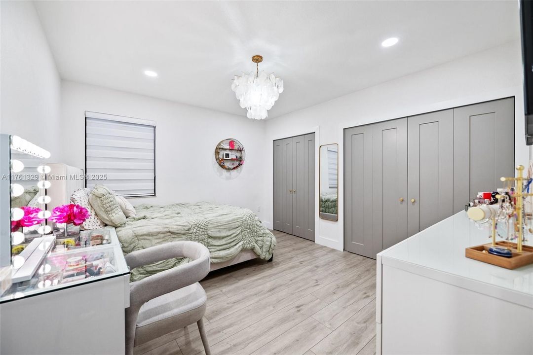 Недавно продано: $950,000 (3 спален, 2 ванн, 1843 Квадратных фут)