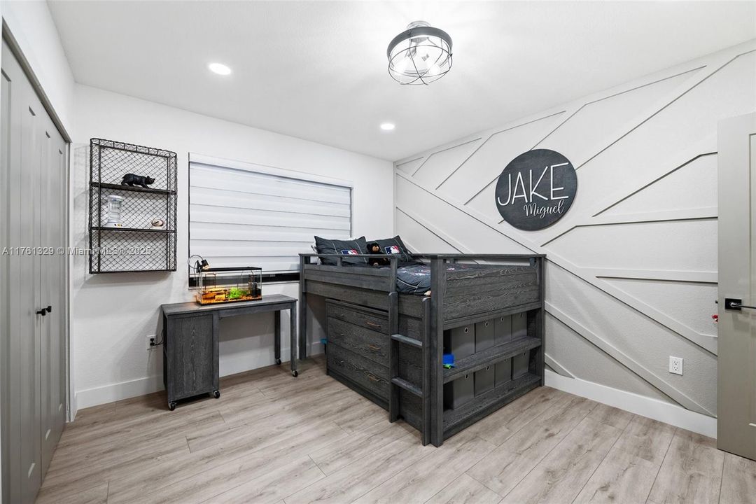 Недавно продано: $950,000 (3 спален, 2 ванн, 1843 Квадратных фут)