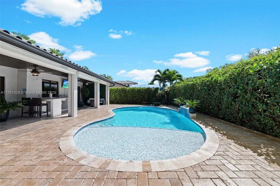 Недавно продано: $950,000 (3 спален, 2 ванн, 1843 Квадратных фут)