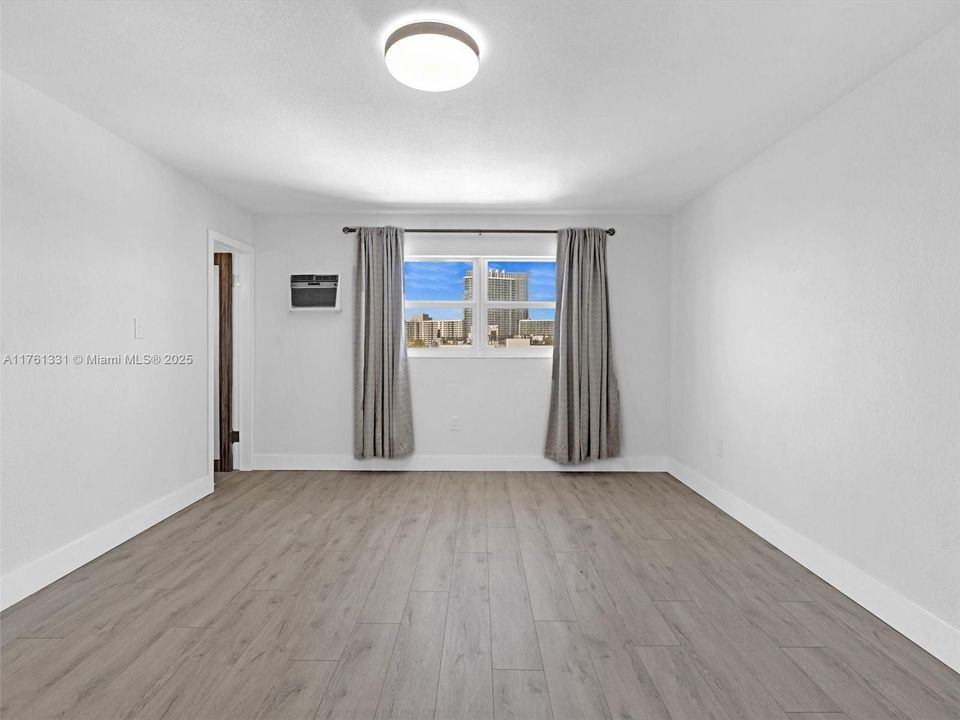 最近售出: $225,000 (0 贝兹, 1 浴室, 540 平方英尺)