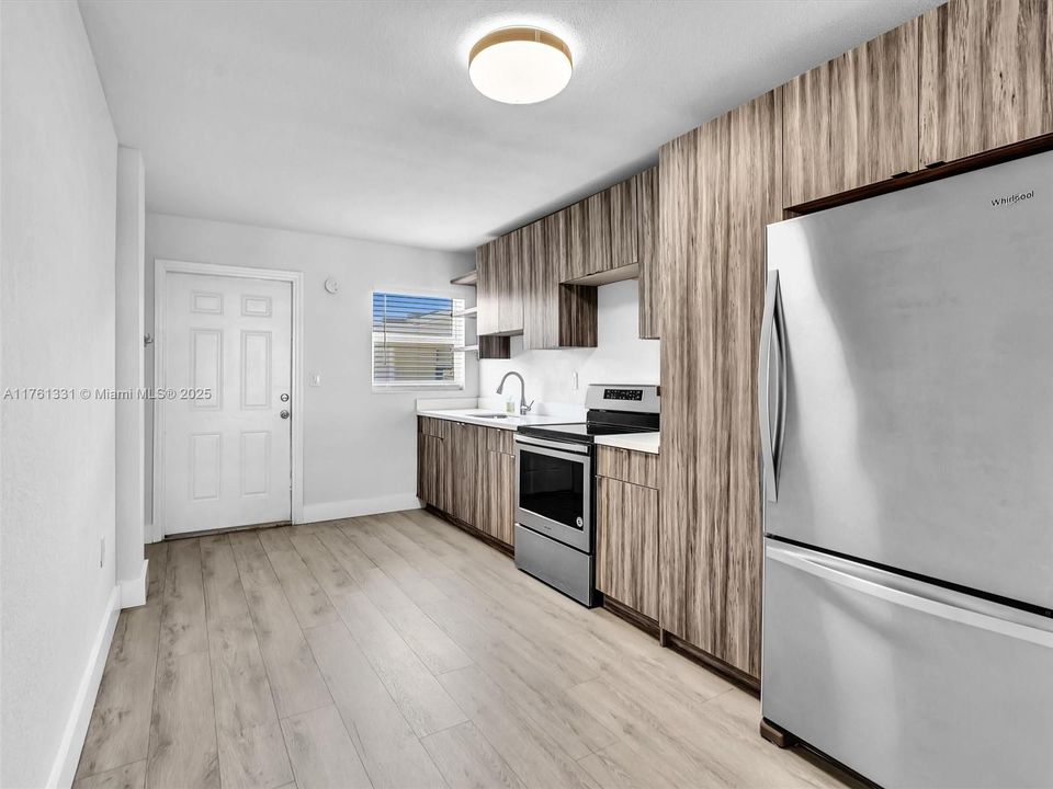 最近售出: $225,000 (0 贝兹, 1 浴室, 540 平方英尺)