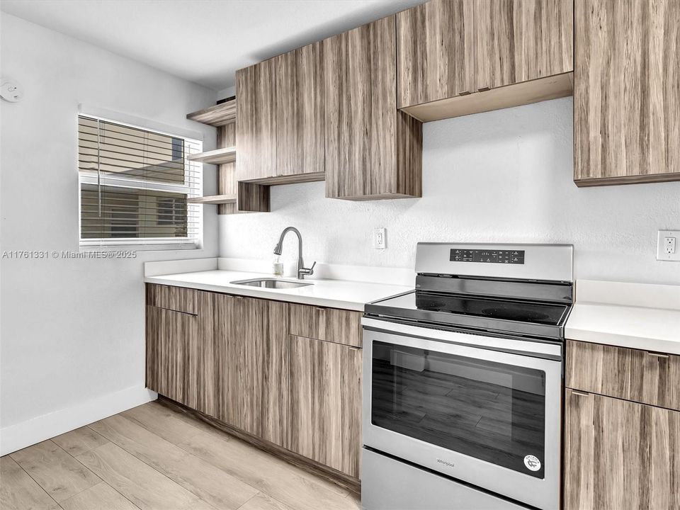 最近售出: $225,000 (0 贝兹, 1 浴室, 540 平方英尺)