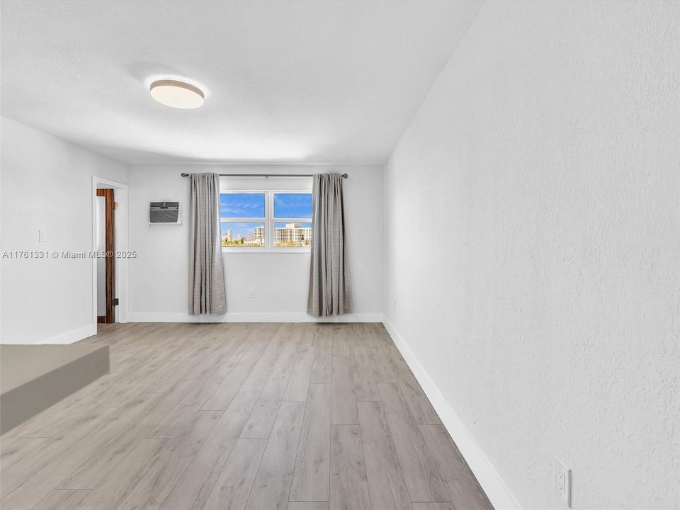 最近售出: $225,000 (0 贝兹, 1 浴室, 540 平方英尺)