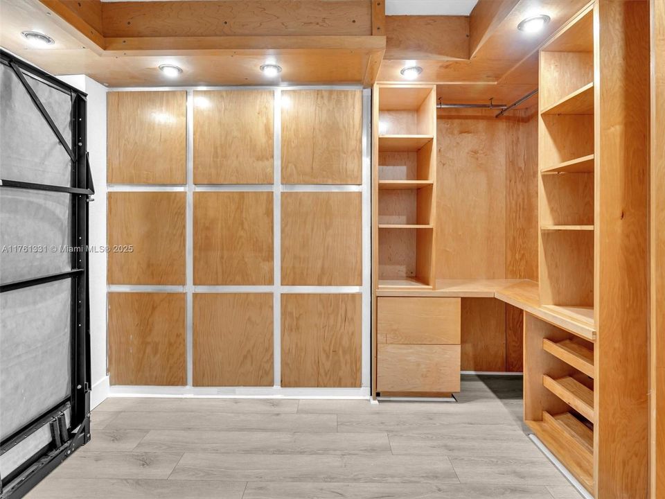 最近售出: $225,000 (0 贝兹, 1 浴室, 540 平方英尺)