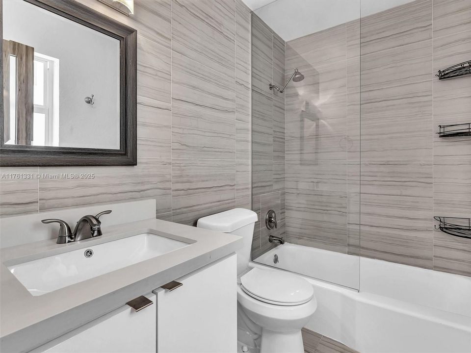 最近售出: $225,000 (0 贝兹, 1 浴室, 540 平方英尺)