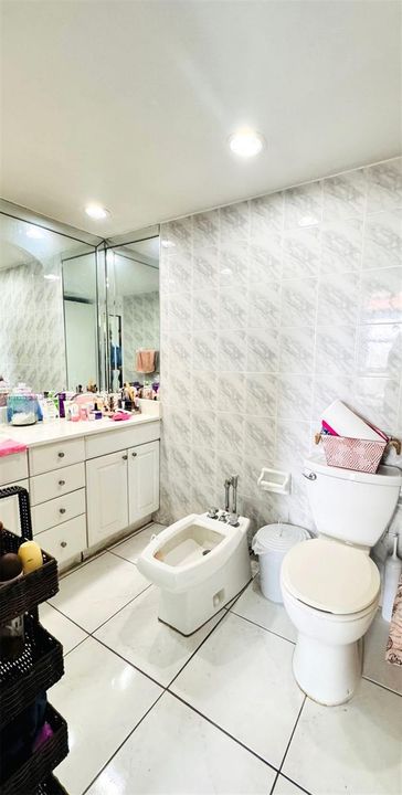 最近售出: $430,000 (2 贝兹, 2 浴室, 960 平方英尺)