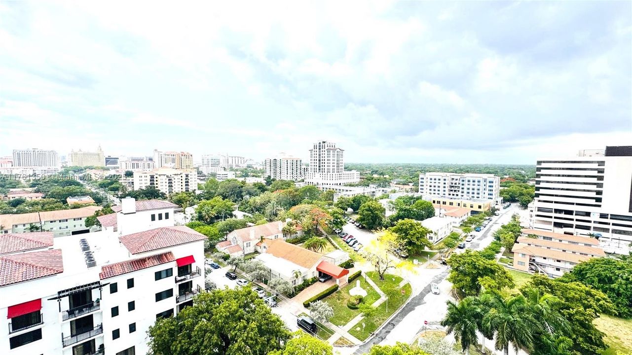 最近售出: $430,000 (2 贝兹, 2 浴室, 960 平方英尺)