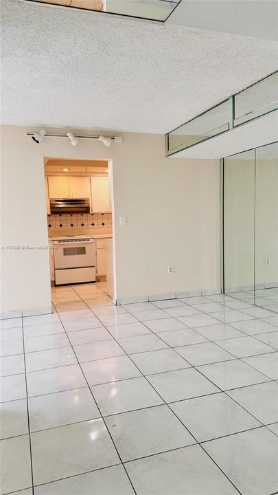 最近售出: $430,000 (2 贝兹, 2 浴室, 960 平方英尺)