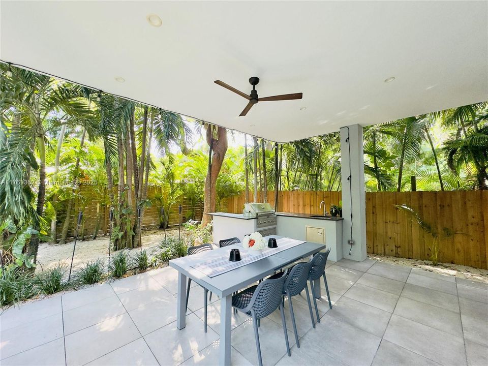 最近租的: $26,500 (4 贝兹, 4 浴室, 3089 平方英尺)