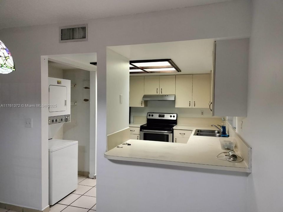 Recently Sold: $250,000 (1 beds, 1 baths, 767 Square Feet)