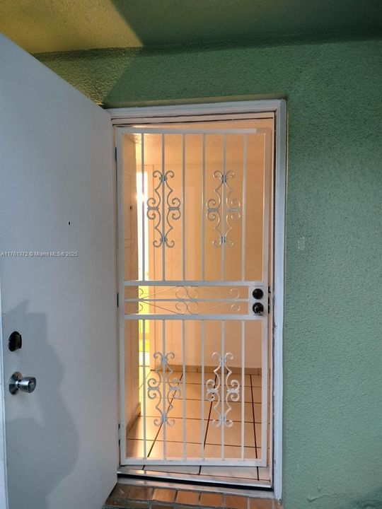 Recently Sold: $250,000 (1 beds, 1 baths, 767 Square Feet)