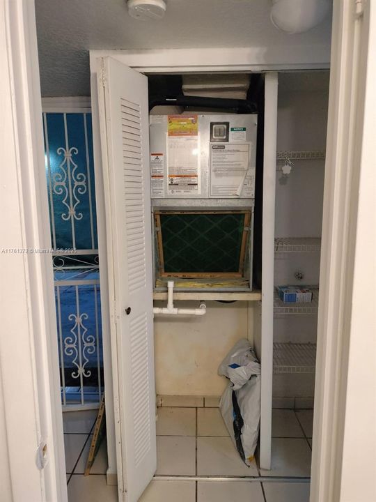 Recently Sold: $250,000 (1 beds, 1 baths, 767 Square Feet)