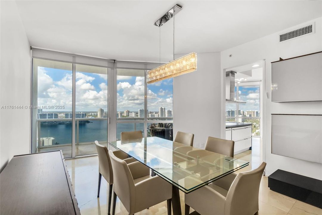 Vendido Recientemente: $1,325,000 (2 camas, 2 baños, 1649 Pies cuadrados)