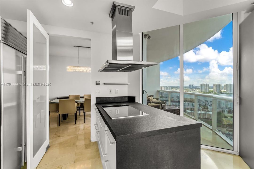 Vendido Recientemente: $1,325,000 (2 camas, 2 baños, 1649 Pies cuadrados)