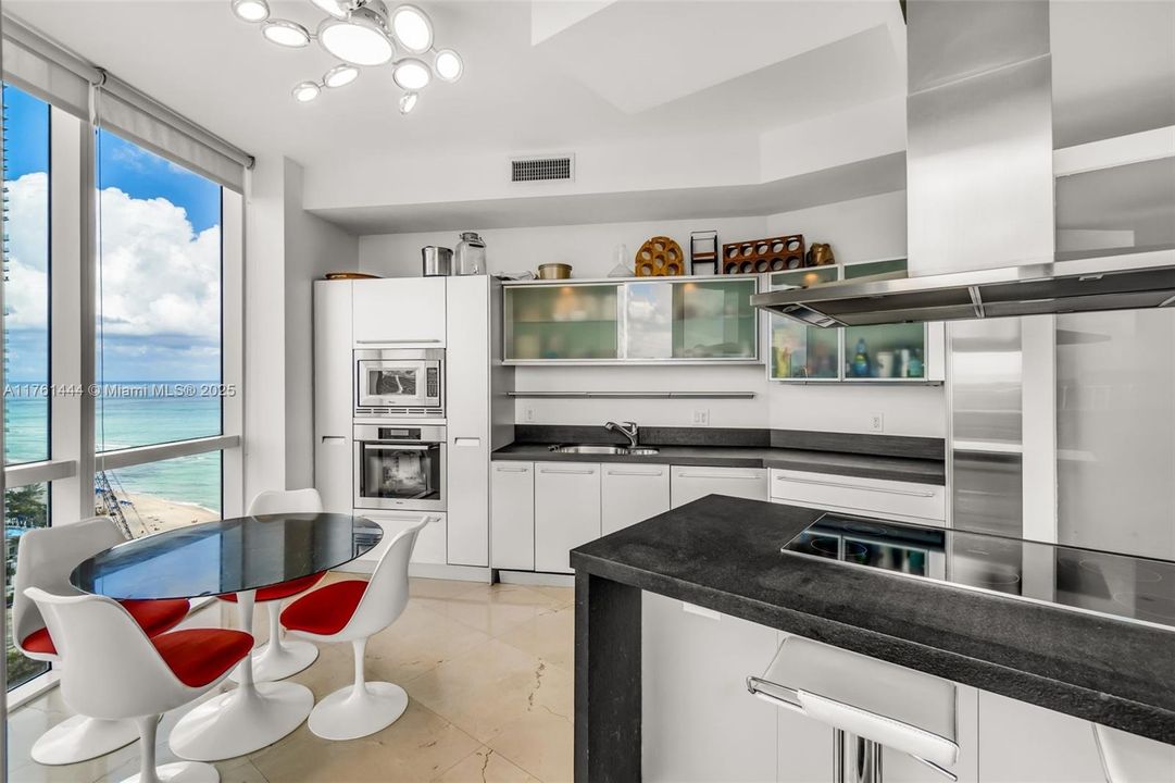 Vendido Recientemente: $1,325,000 (2 camas, 2 baños, 1649 Pies cuadrados)