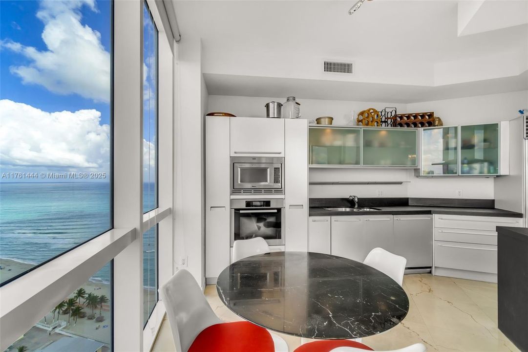 Vendido Recientemente: $1,325,000 (2 camas, 2 baños, 1649 Pies cuadrados)