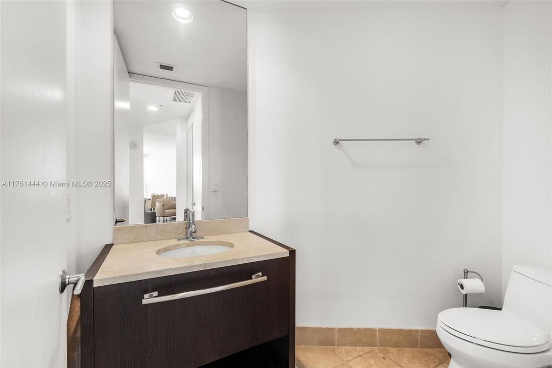 Vendido Recientemente: $1,325,000 (2 camas, 2 baños, 1649 Pies cuadrados)