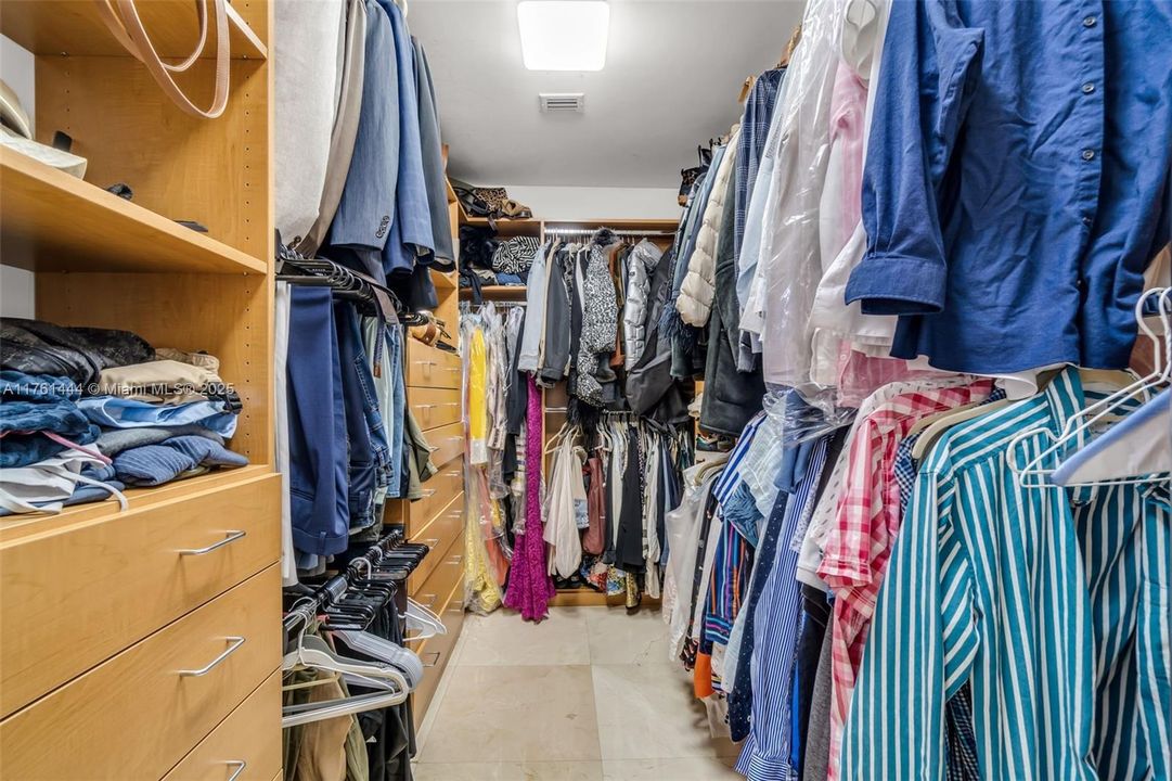 Vendido Recientemente: $1,325,000 (2 camas, 2 baños, 1649 Pies cuadrados)