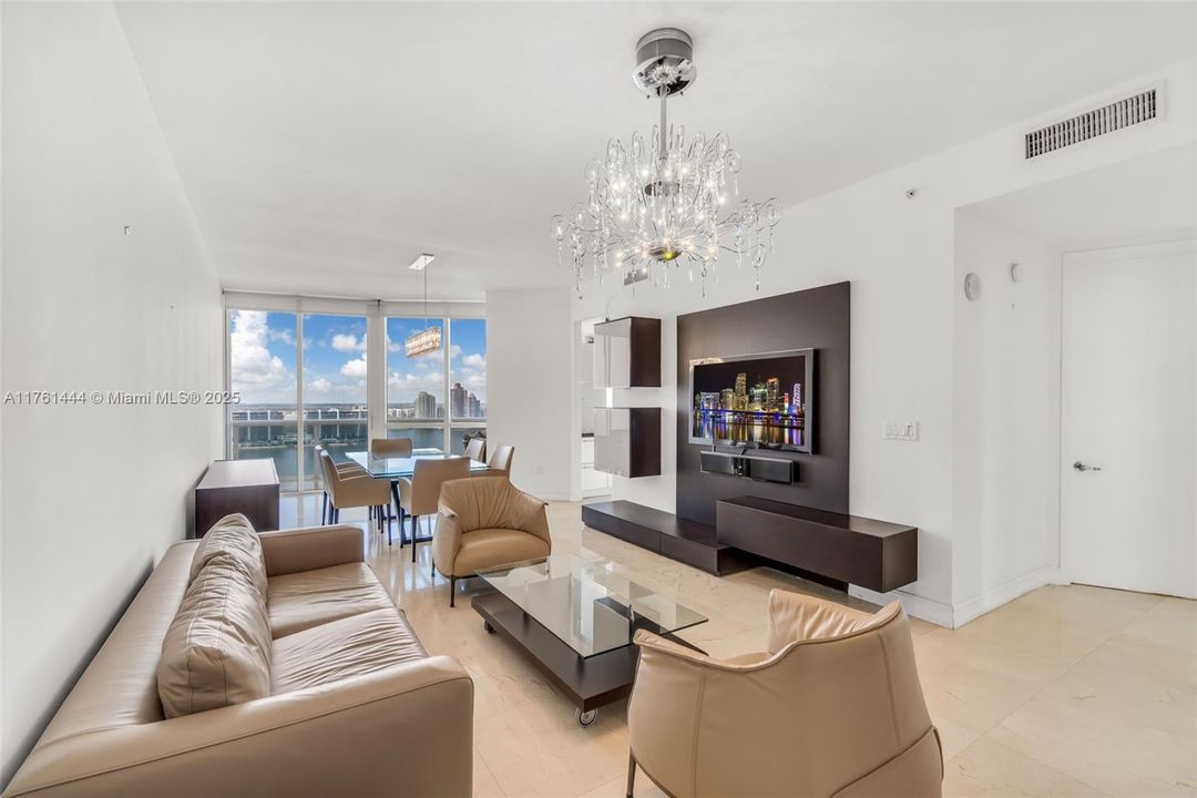 Vendido Recientemente: $1,325,000 (2 camas, 2 baños, 1649 Pies cuadrados)