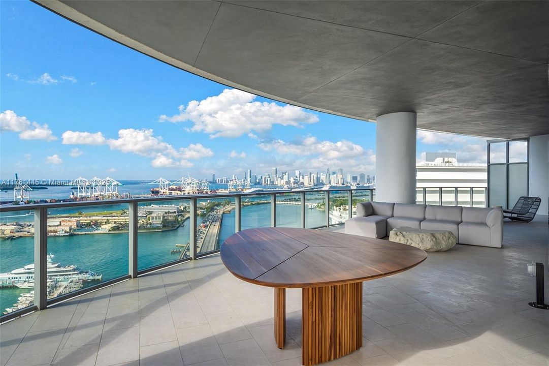 For Sale: $10,370,000 (3 beds, 3 baths, 3972 Square Feet)