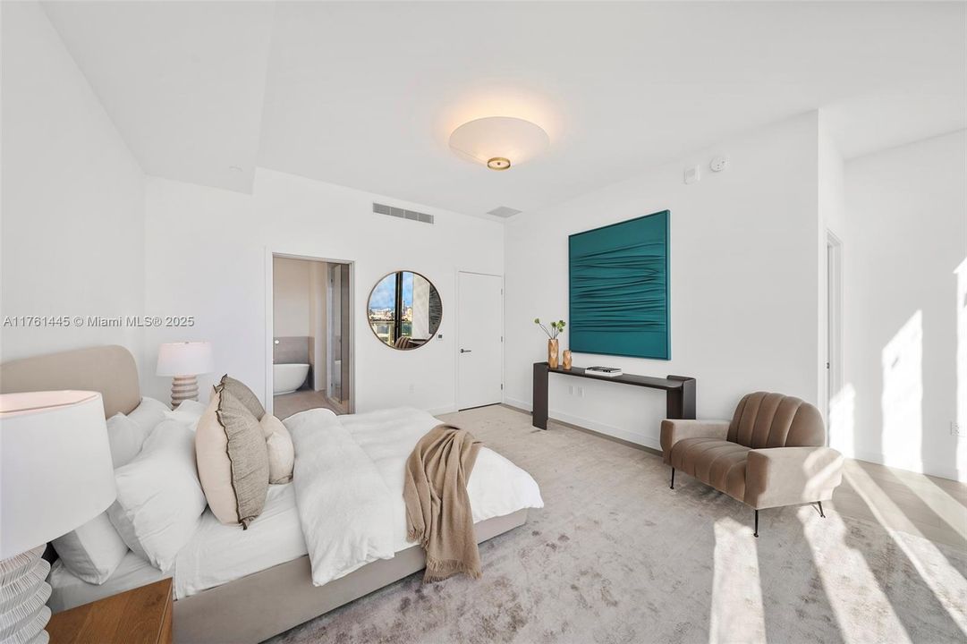 For Sale: $10,370,000 (3 beds, 3 baths, 3972 Square Feet)