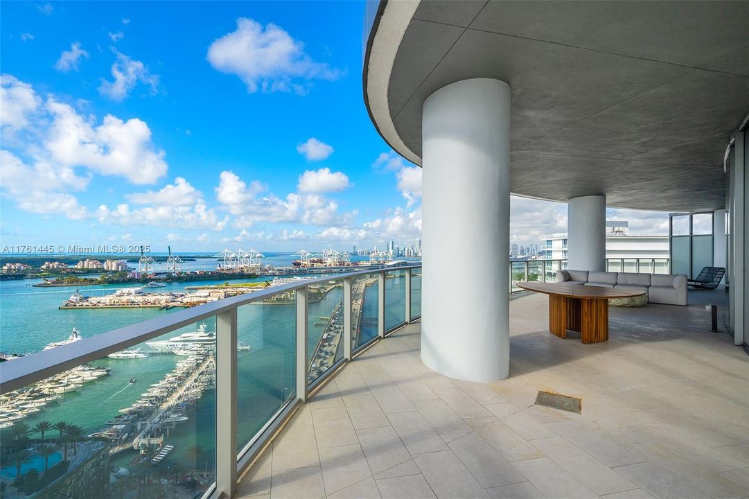 For Sale: $10,370,000 (3 beds, 3 baths, 3972 Square Feet)