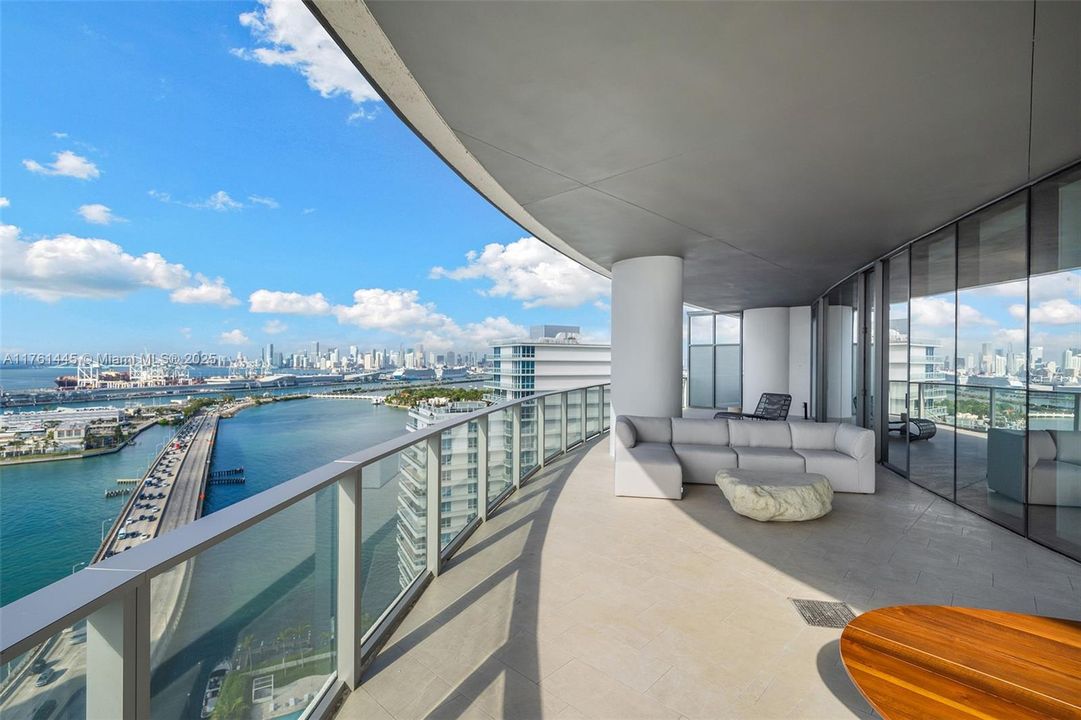 For Sale: $10,370,000 (3 beds, 3 baths, 3972 Square Feet)