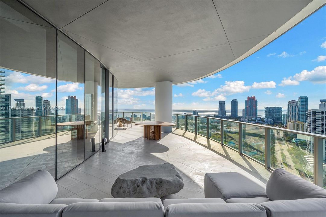 For Sale: $10,370,000 (3 beds, 3 baths, 3972 Square Feet)