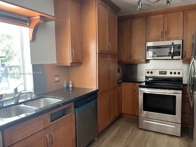 Recently Sold: $699,000 (2 beds, 2 baths, 1875 Square Feet)