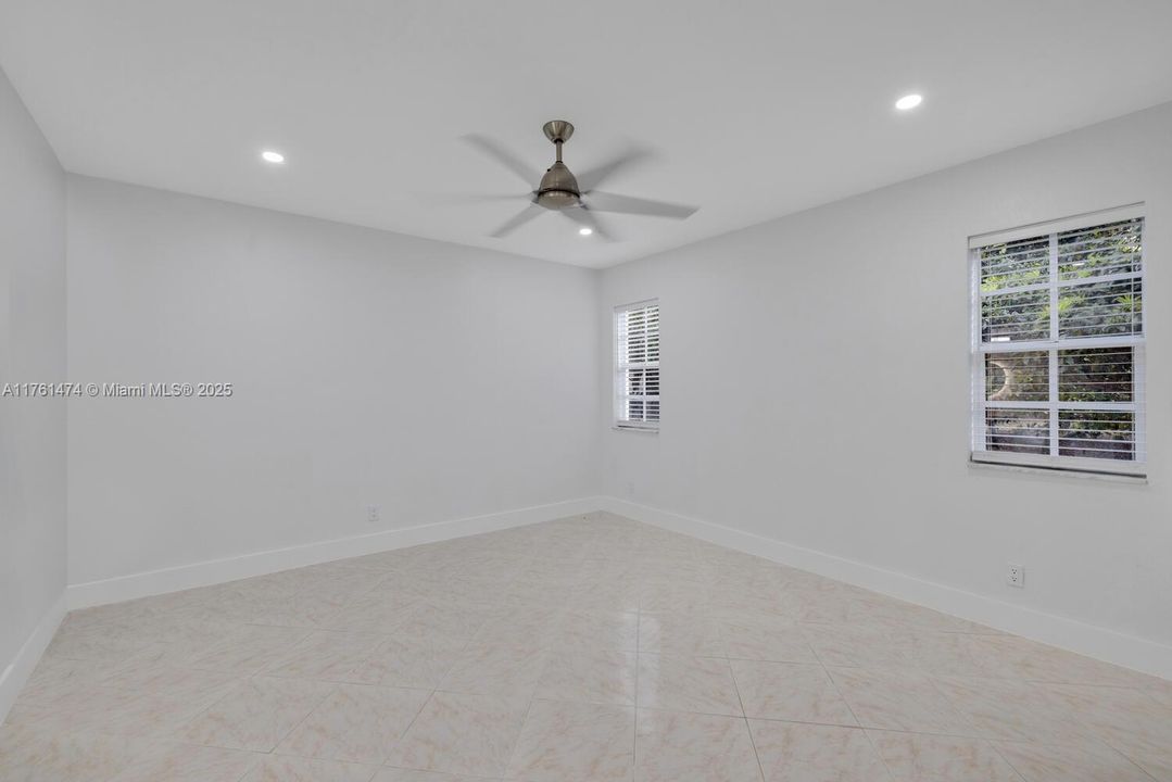 Recientemente alquilado: $3,400 (3 camas, 2 baños, 1987 Pies cuadrados)