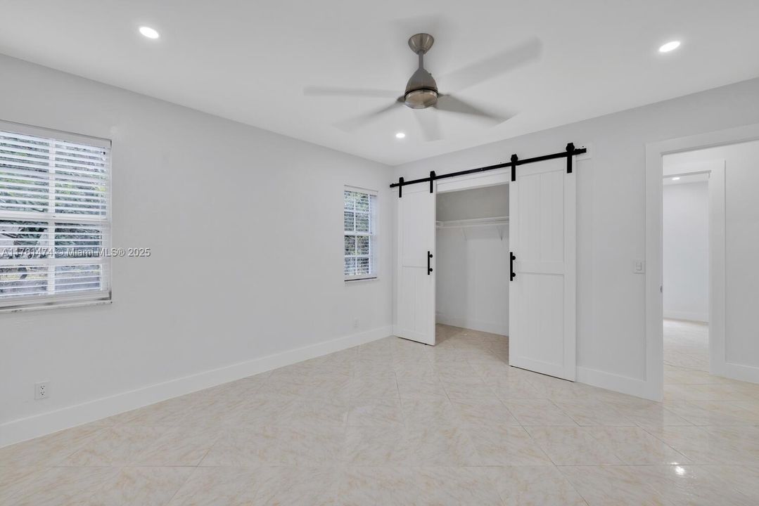 Recientemente alquilado: $3,400 (3 camas, 2 baños, 1987 Pies cuadrados)