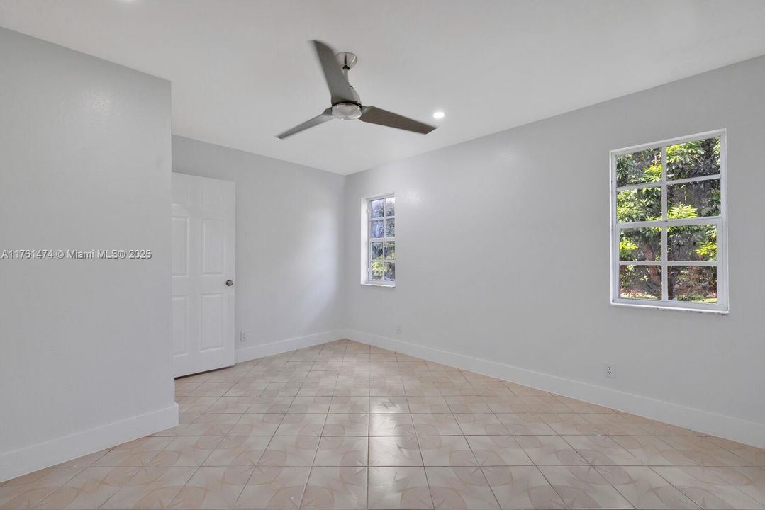 Recientemente alquilado: $3,400 (3 camas, 2 baños, 1987 Pies cuadrados)