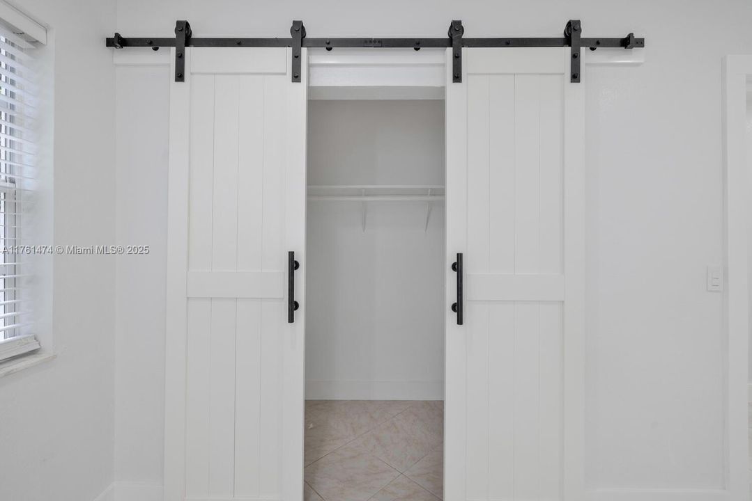 Recientemente alquilado: $3,400 (3 camas, 2 baños, 1987 Pies cuadrados)