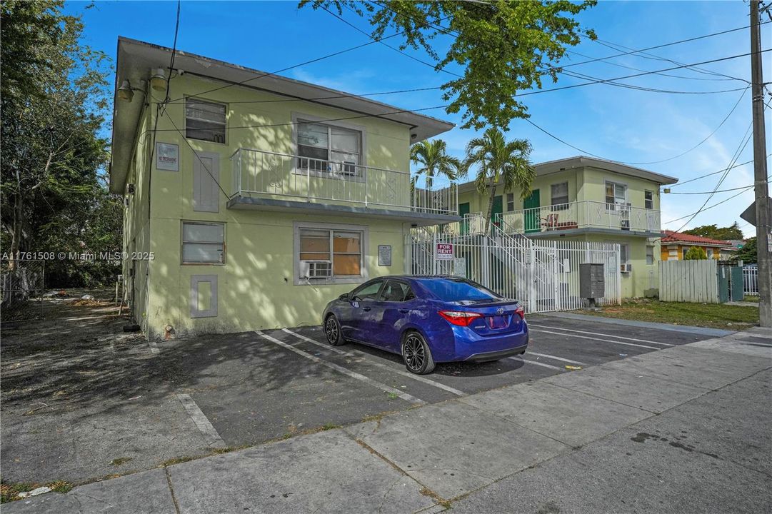 Recently Sold: $1,900,000 (0 beds, 0 baths, 7453 Square Feet)