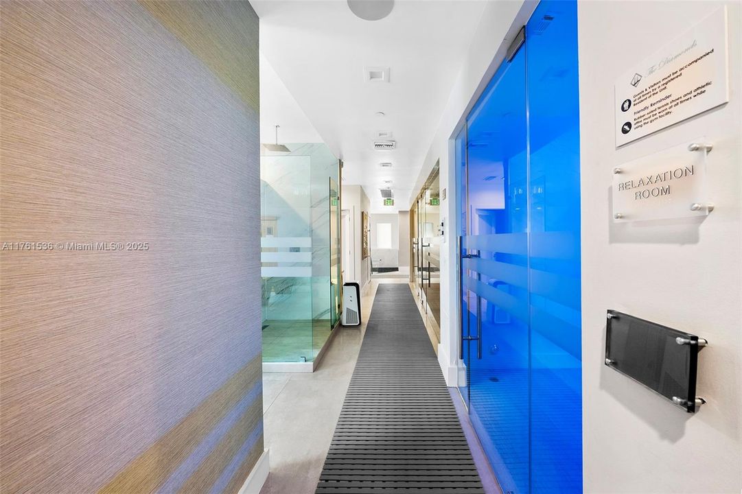 Club House - Spa -Blue & Green Diamond