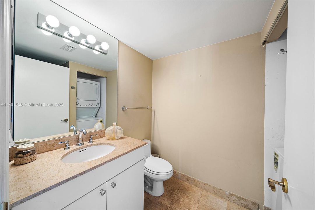 Active With Contract: $2,250,000 (3 beds, 3 baths, 1980 Square Feet)