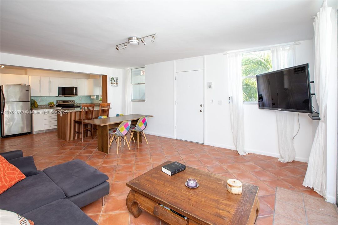 For Sale: $345,000 (3 beds, 2 baths, 1240 Square Feet)