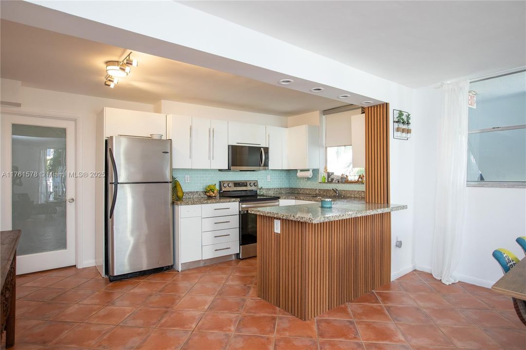 For Sale: $345,000 (3 beds, 2 baths, 1240 Square Feet)