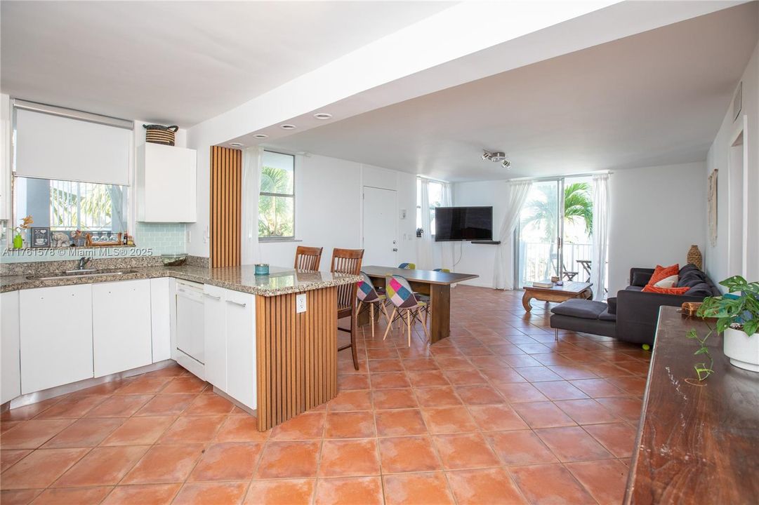 For Sale: $345,000 (3 beds, 2 baths, 1240 Square Feet)