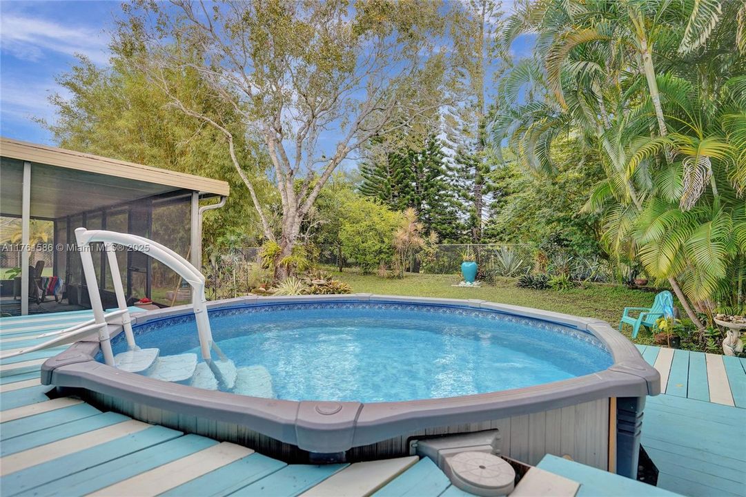 Recently Sold: $535,000 (3 beds, 2 baths, 1586 Square Feet)