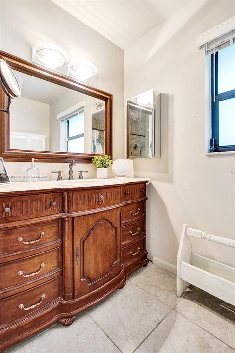 Recently Sold: $535,000 (3 beds, 2 baths, 1586 Square Feet)