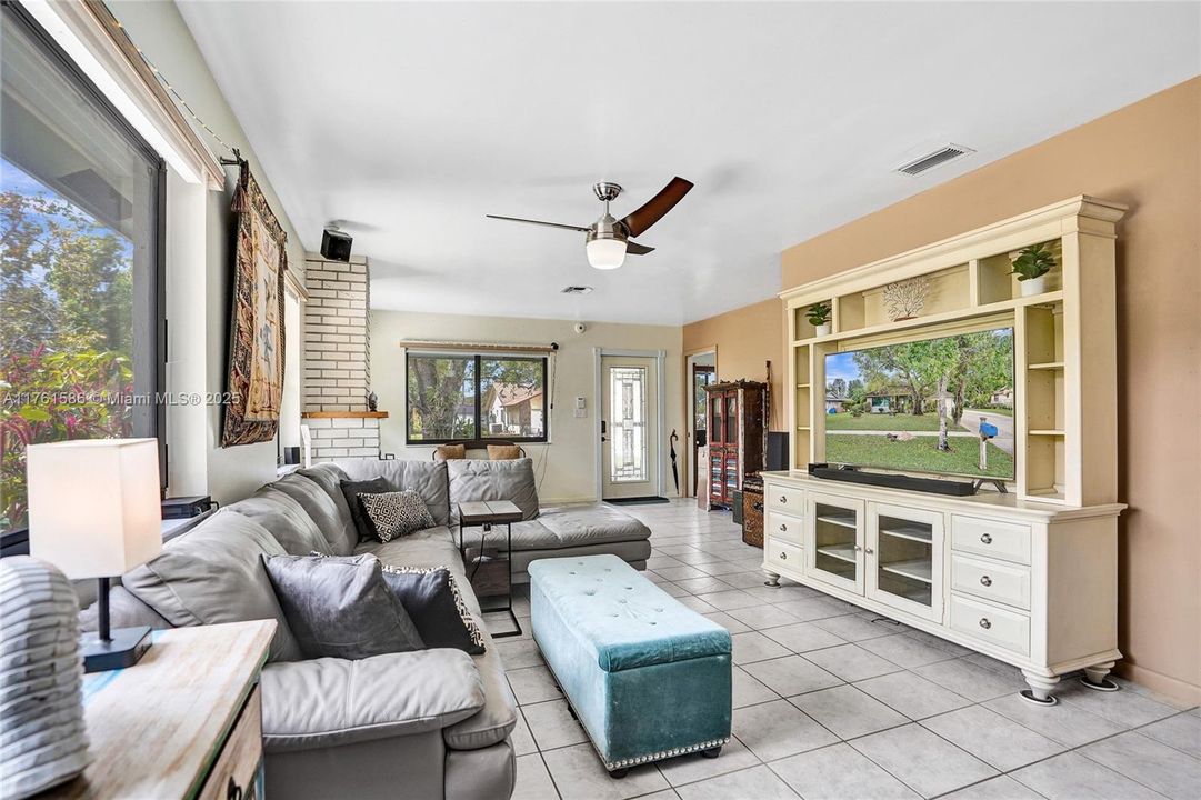 Recently Sold: $535,000 (3 beds, 2 baths, 1586 Square Feet)