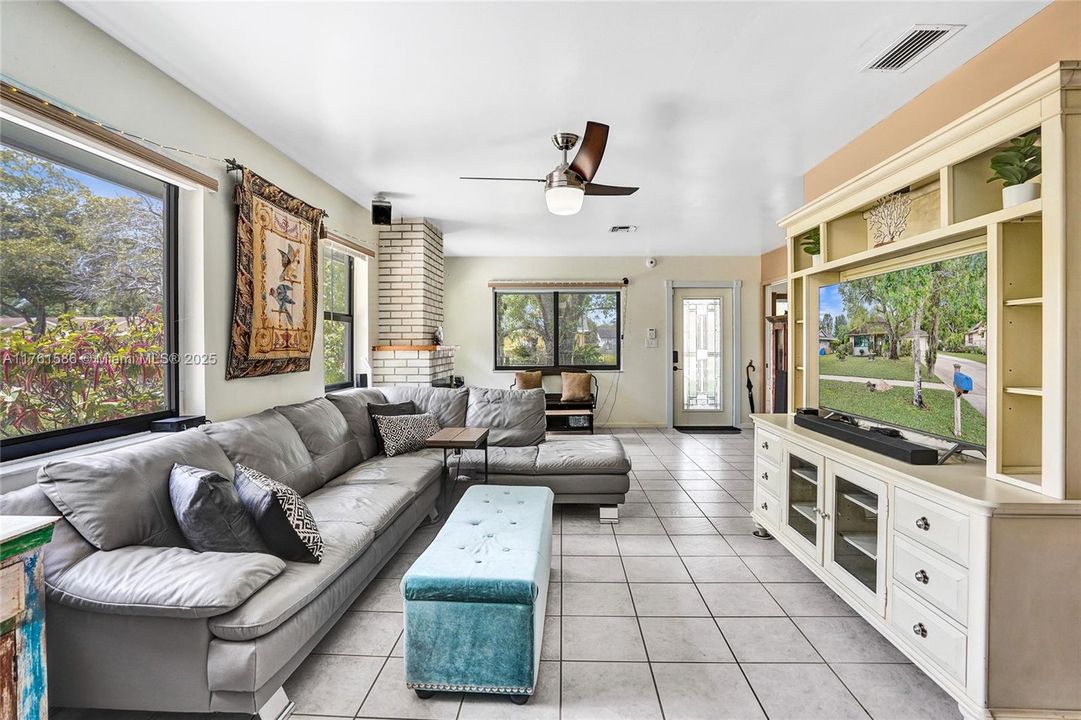 Recently Sold: $535,000 (3 beds, 2 baths, 1586 Square Feet)